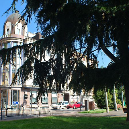 Hotel Mieres Del Camino エクステリア 写真