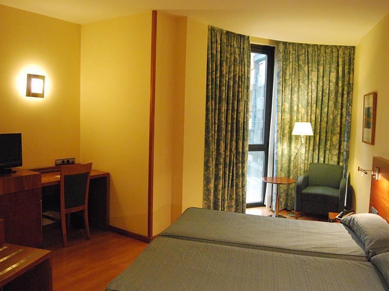 Hotel Mieres Del Camino 部屋 写真