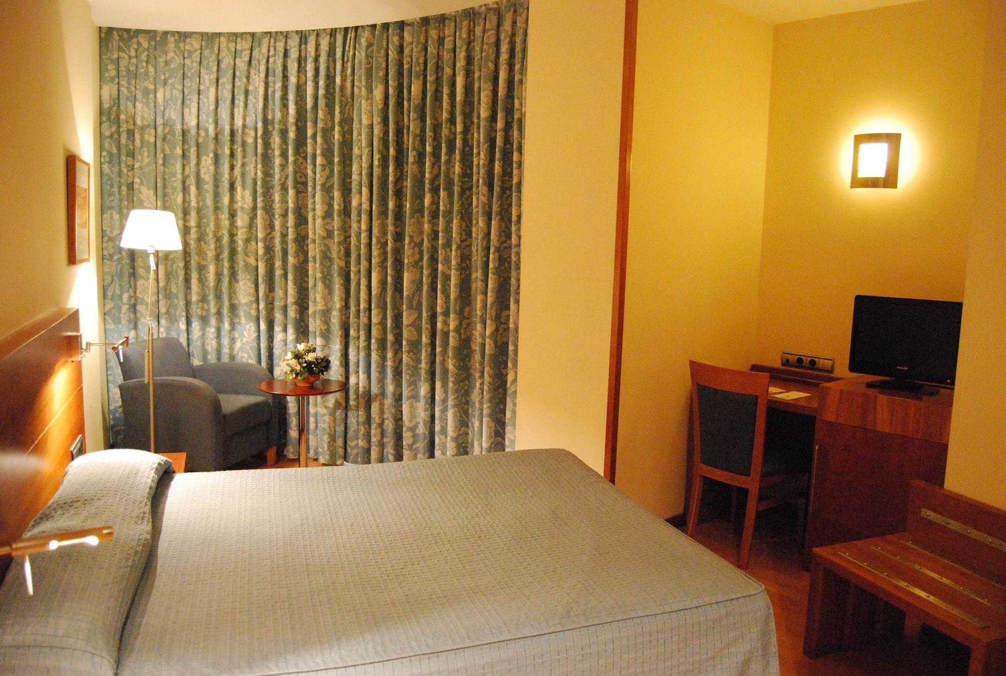 Hotel Mieres Del Camino エクステリア 写真