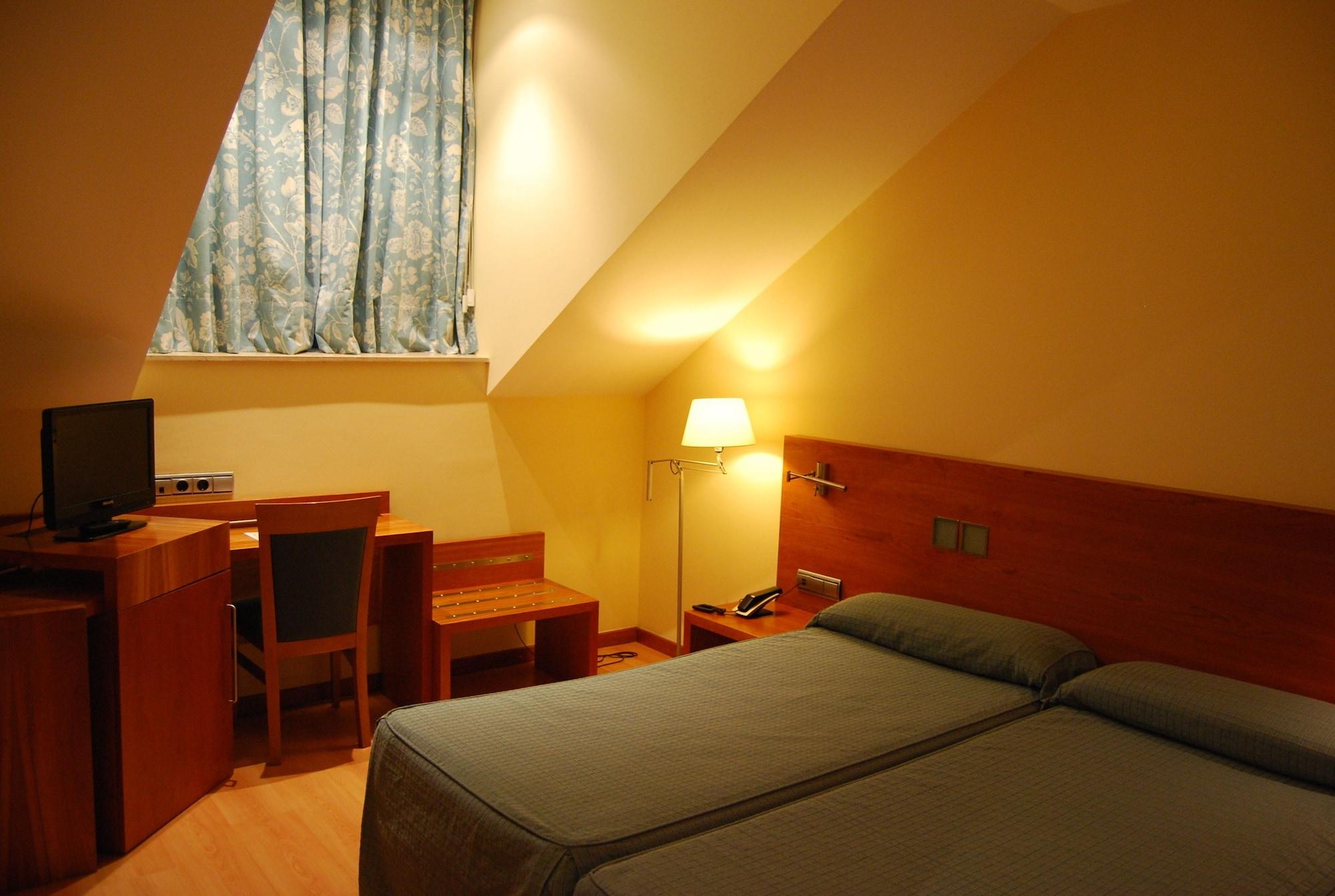 Hotel Mieres Del Camino エクステリア 写真