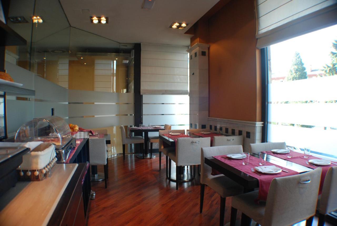 Hotel Mieres Del Camino エクステリア 写真