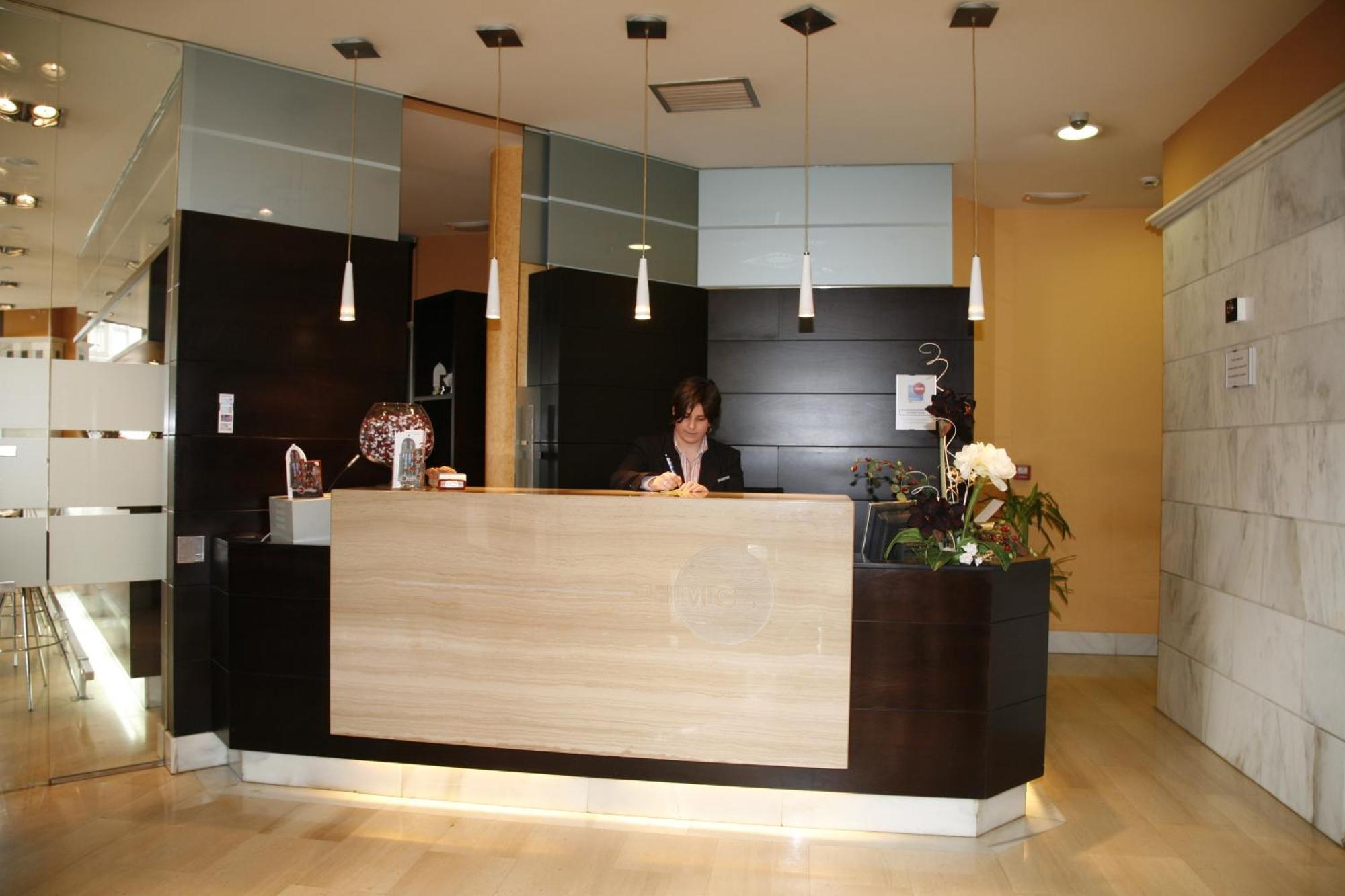 Hotel Mieres Del Camino エクステリア 写真