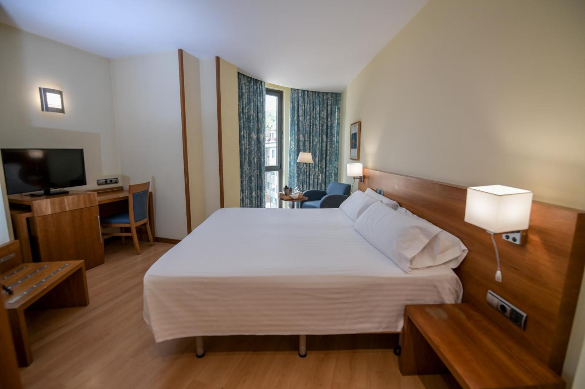 Hotel Mieres Del Camino エクステリア 写真