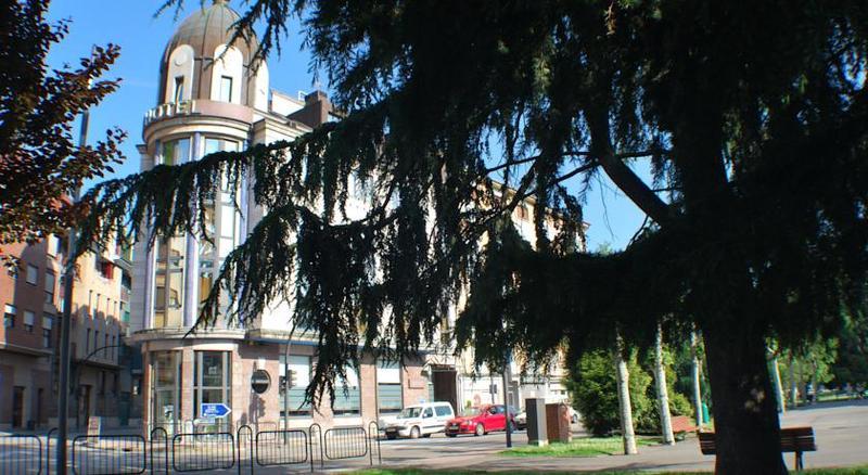 Hotel Mieres Del Camino エクステリア 写真