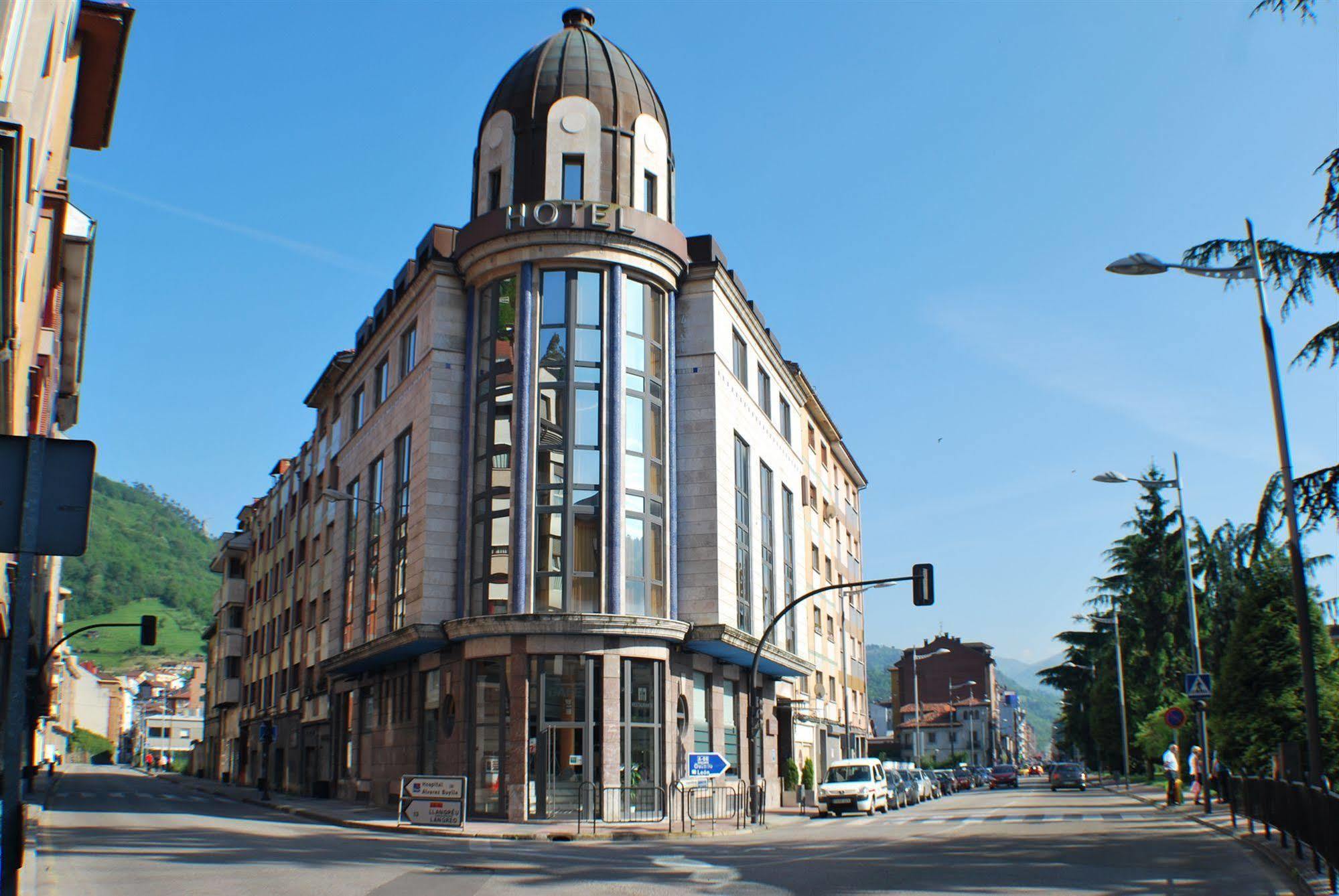 Hotel Mieres Del Camino エクステリア 写真