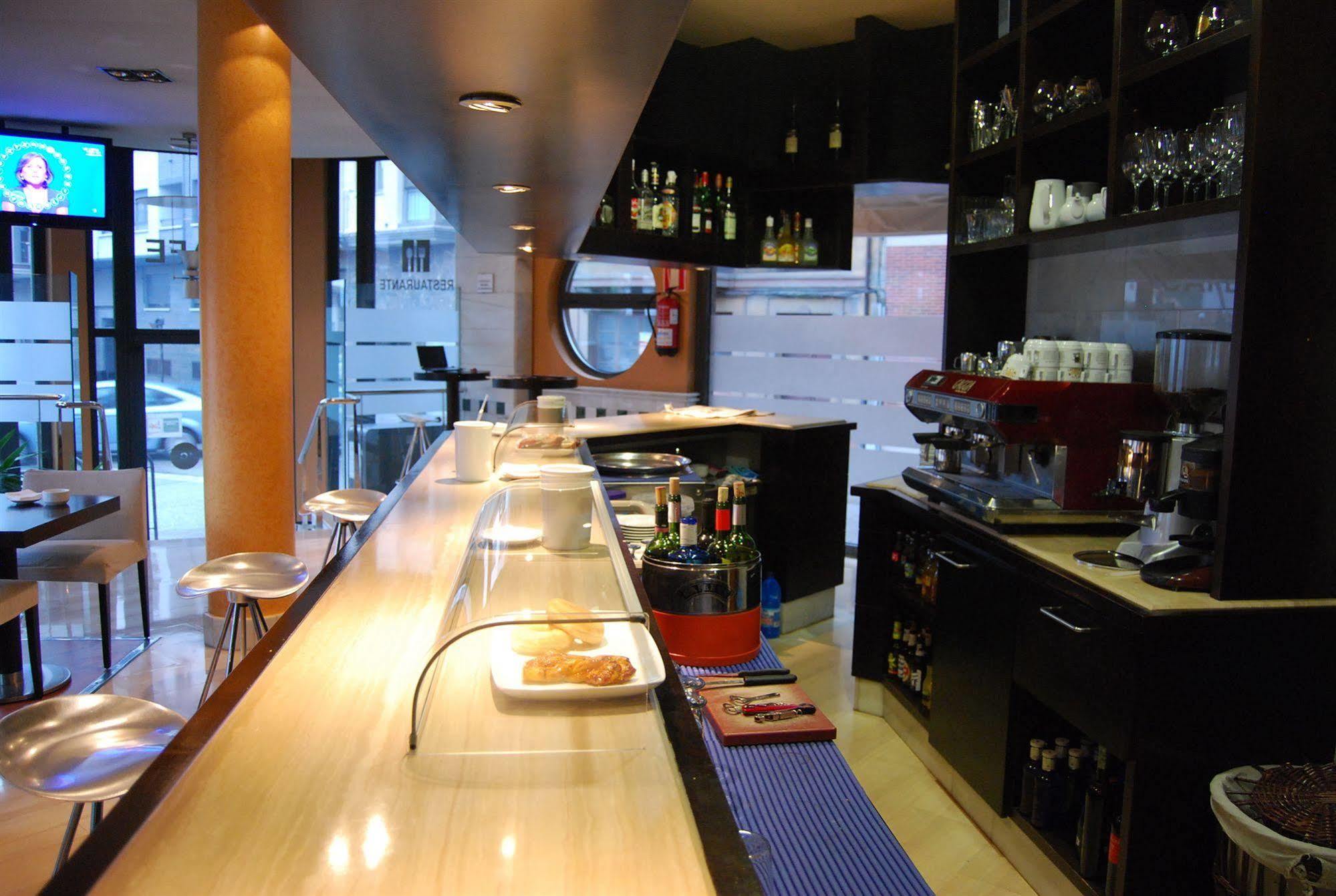 Hotel Mieres Del Camino エクステリア 写真